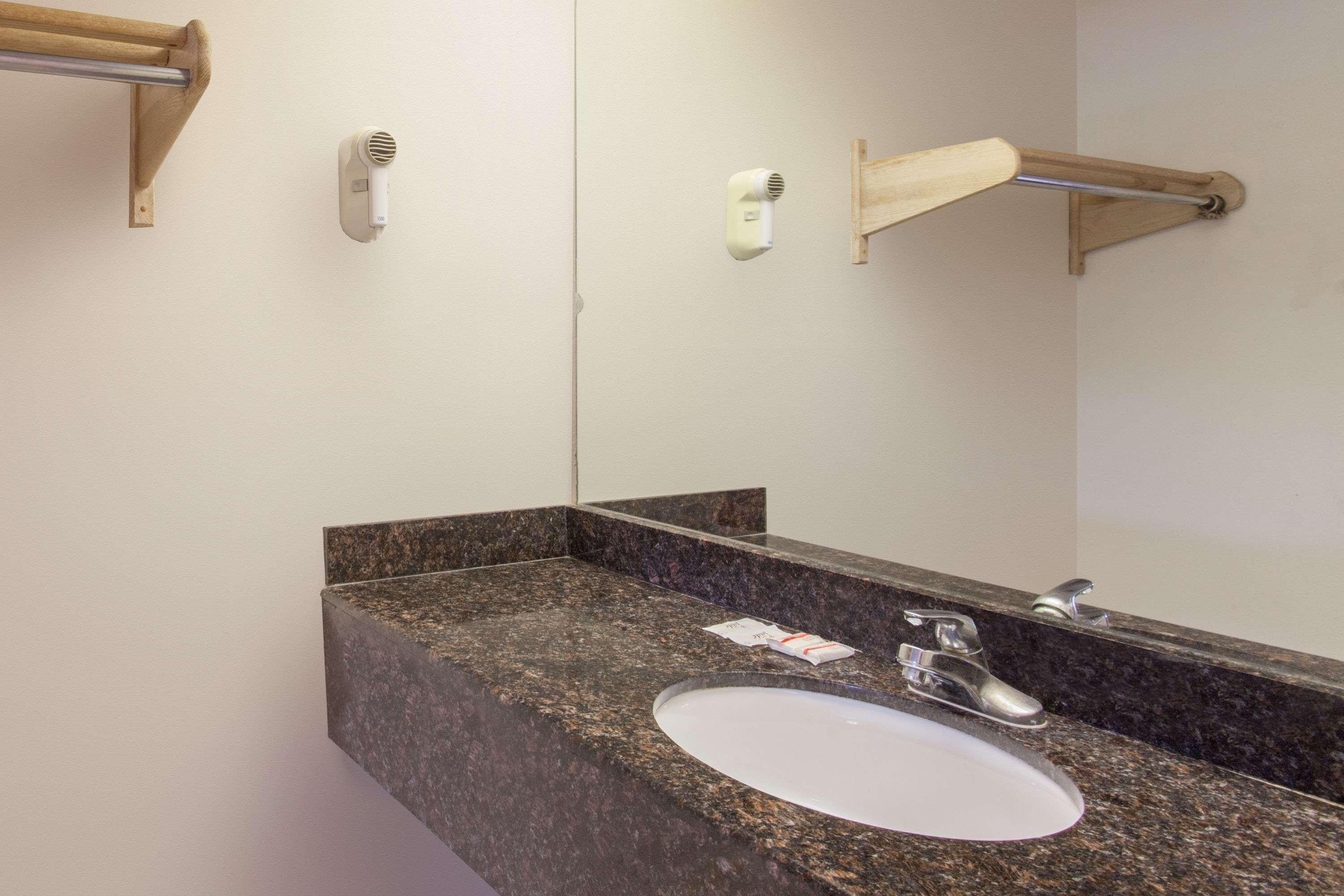 Quality Inn & Suites Decatur Priceville I-65 Экстерьер фото