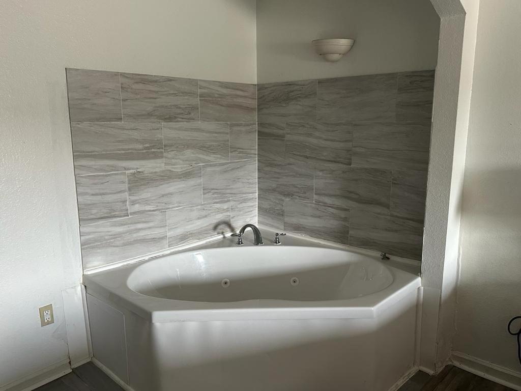 Quality Inn & Suites Decatur Priceville I-65 Экстерьер фото